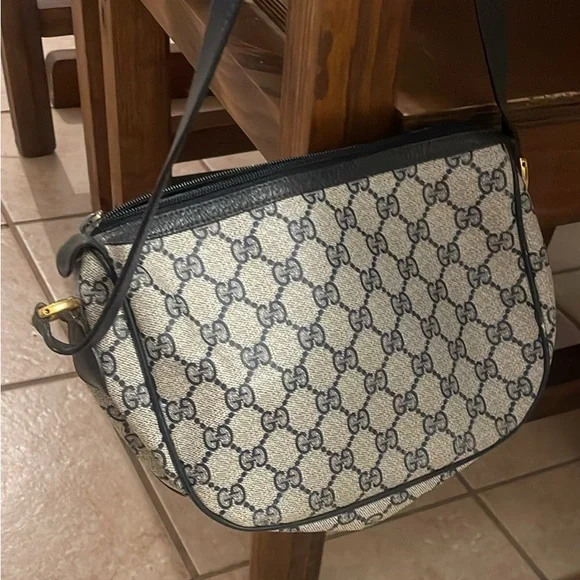 Gucci Beige and Black Crossbody Bag with Red and Blue Stripe - Picture 4 of 7